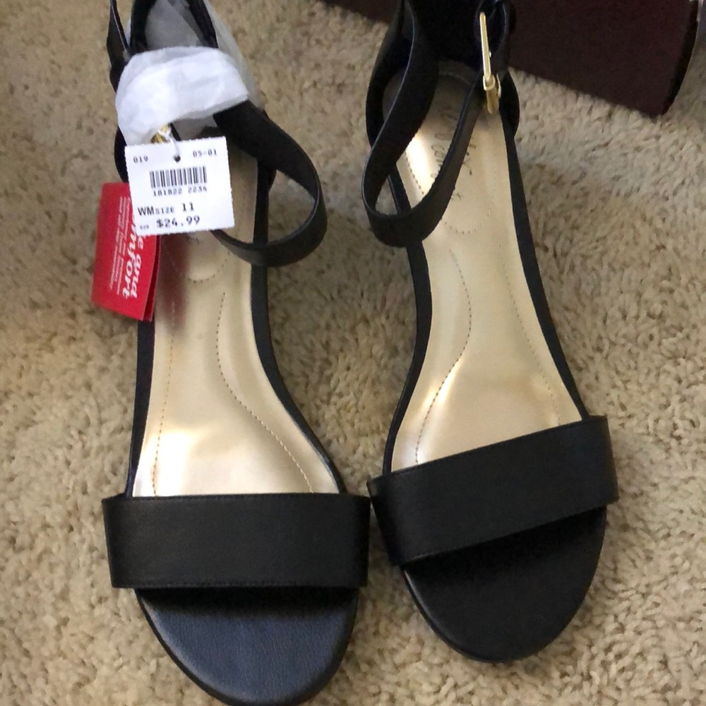 Dexflex NEW women’s Paige Wedge Sandal!